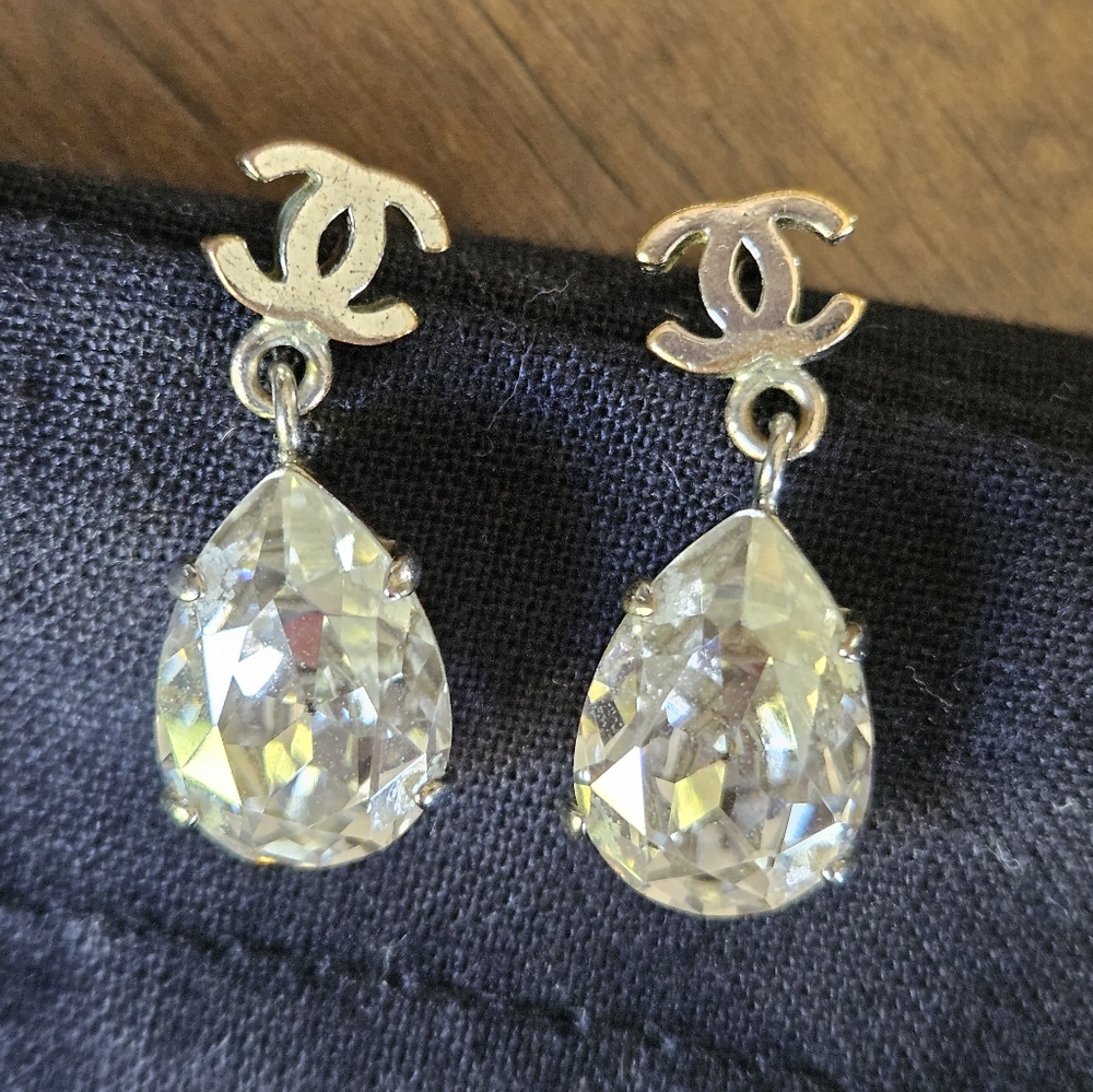 CHANEL Silver Crystal Teardrop Earrings 💎